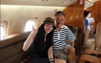 赵本山私人飞机上的空姐，年薪20万，身材一流