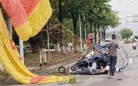 广西柳州一乐园滑翔伞坠落 两人受伤送医原因待查