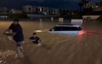 迪拜暴雨肆虐：中国人亲历酒店厨房被淹，多地交通陷瘫痪