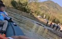 安徽宣城：朝皮划艇游客扔石头的员工被开除