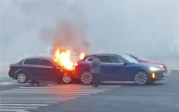 燃油车追尾问界M5：自己车头燃起大火