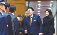 韩媒曝光消失117天的韩第一夫人现身，或为国民力量党赢得选举