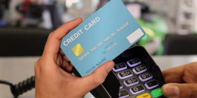 处理信用卡能够立刻借钱吗 信用卡提现利息多少
