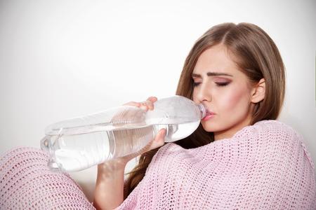 中医为什么不提倡多喝水？喝太多可能会对身体造成负担