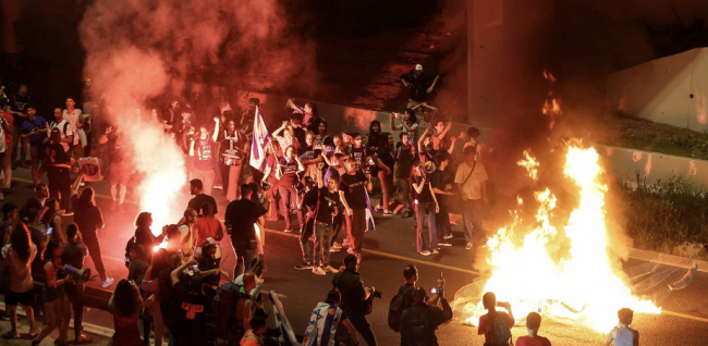 以色列民众举行抗议活动要求提前选举，总理内塔尼亚胡下台