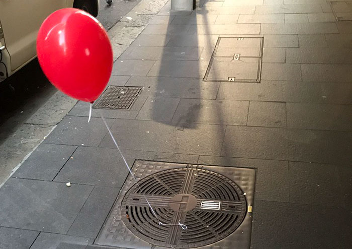 #电影大反派# 悉尼街头的红气球恐慌