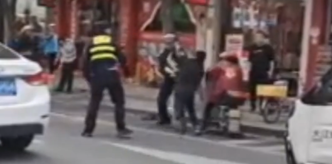 温州交警遭持械殴打？警方：打人男子被控制