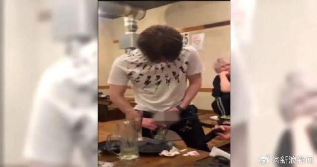日本烤肉店惊现恶搞事件：男子当场尿进啤酒杯