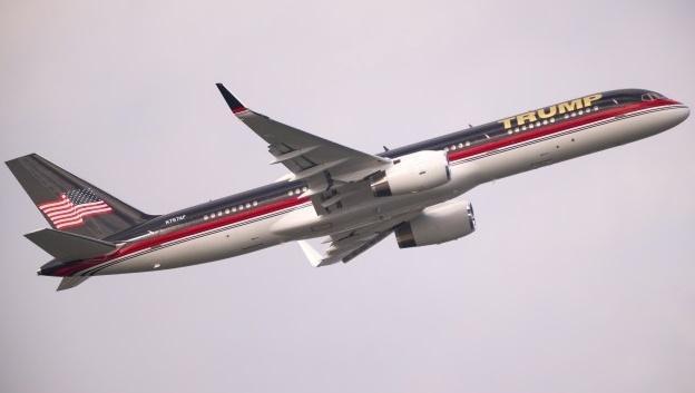 特朗普私人波音757飞机在机场发生轻微碰撞